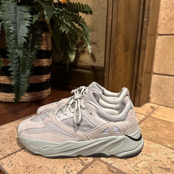 Gray Yeezy 700 Size 11 - Picture 5 of 5